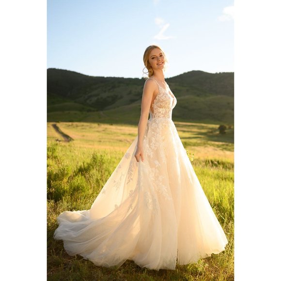 Martina Liana 1214 Wedding Gown Size 14 - Picture 2 of 8